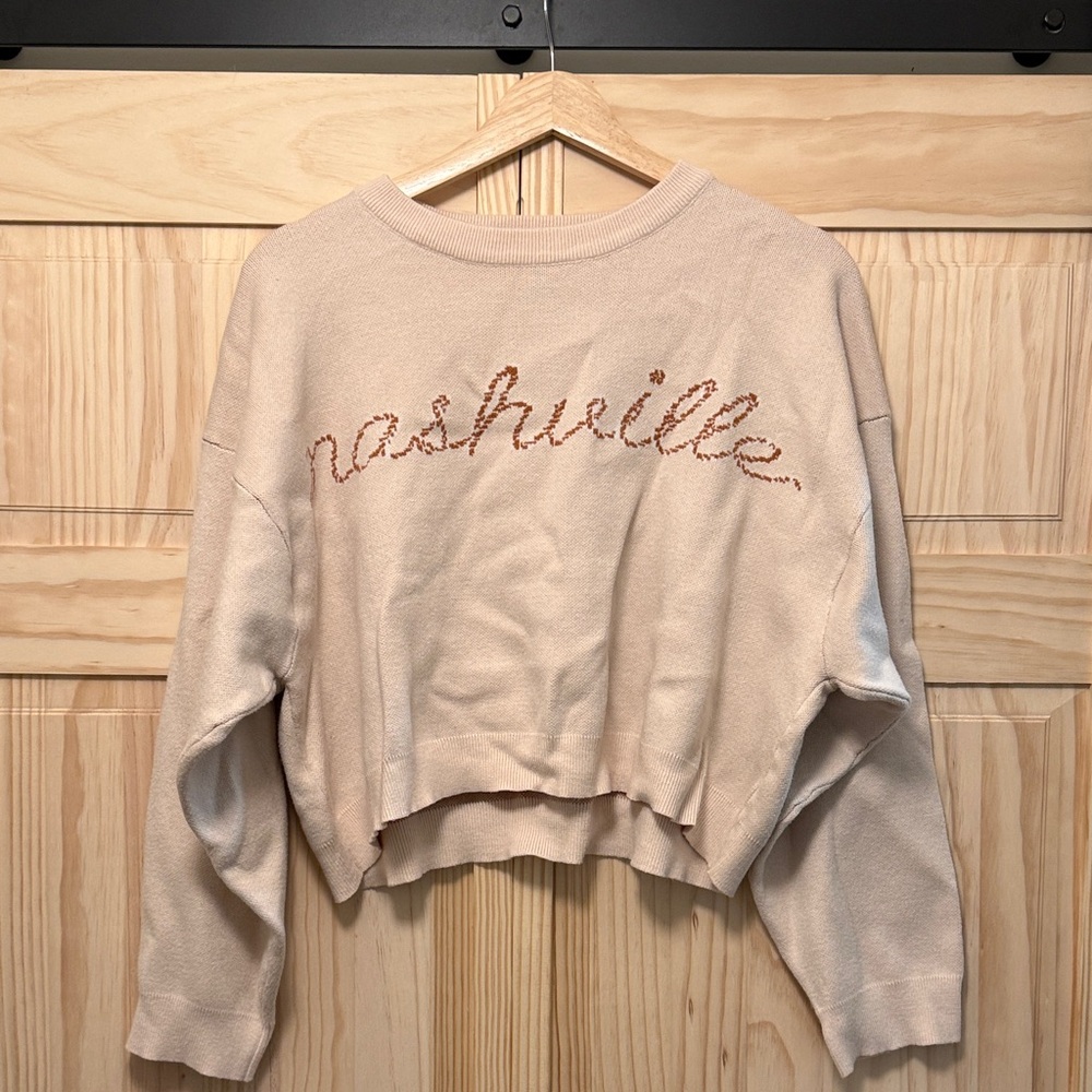 Cropped Crewneck Sweater with Script 'Nashville' - Cream